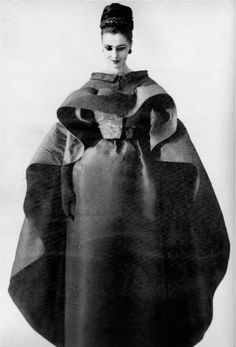 Vintage Balenciaga, Cristobal Balenciaga, Balenciaga Dress, 1960 Fashion, Simply Fashion, Cristóbal Balenciaga, Fashion 1960s, Vintage Couture, Vintage Glam