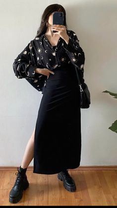 Pub Outfit Ideas, Celebrity Casual Outfits 2024, Planetarium Date Outfit, Going To Museum Outfit, Autumn Outfits Witchy, Soft Goth Fashion Aesthetic, Soft Goth Autumn, Wedding Guest Alternative Outfit, Alt Women Outfits