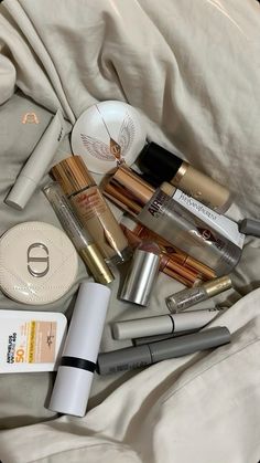 Makeup Collection Goals, Makeup Bag Essentials, Makeup Needs, Fancy Makeup, Makeup Obsession, Luxury Makeup, Makeup Items, Makeup Goals, Makeup Essentials