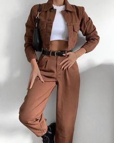 Celana Jogger Wanita, Mode Poses, Brown Outfit, Brown Pants, Mode Inspiration, Teen Fashion Outfits