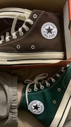 Converse Brown, Dr Shoes, Hype Shoes, Shoe Inspo, Aesthetic Shoes, Swag Shoes, Mode Inspo, 가을 패션, Pretty Shoes