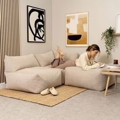 Discover what true comfort feels like with the Tetra floor sofa. Curate your comfort with multiple configurations that will transform spaces into relaxed places. Bean Bag Sofa Set, Sofa Beige, Bean Bag Sofa, Cosy Corner, Bedroom Views, Upholstery Fabrics, Modular Design, Estilo Boho, Bean Bag