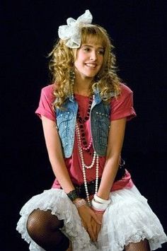 Robin Sparkles war Robins Künstlername, als sie noch ein kanadischer Popstar war. Die Existenz von… Diy Leg Warmers 80s, Diy 80s Outfit Woman, 80s Costume Diy, Robin Sparkles, Cruise Theme, 80’s Outfits