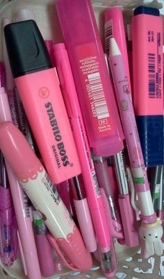 many different types of pens and markers in a container