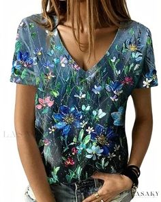 Lasaky - Digital Print Short Sleeve T-shirt with a Comfortable Loose-Fit and Flattering V-Neck Design. Digital Print Design, Oversized Clothes, Garment Pattern, Female Shorts, Floral Print Shirt, Print Shorts, Floral Print Shorts, Basic Tops, Plus Size Casual