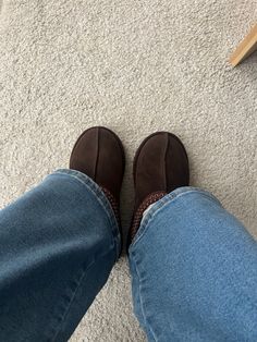 Dark Brown Uggs Outfit, Dark Brown Uggs, Chocolate Uggs, Brown Uggs, Neat Casual Outfits, Skirt Inspiration, Shoe Inspo, Aesthetic Shoes