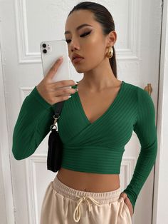 Dark Green Elegant  Long Sleeve Polyester Plain  Embellished Slight Stretch Spring/Summer Women Tops, Blouses & Tee Crop Top Elegante, Blusas Crop Top, Wrap Crop Tops, Knit Sleeve, Knit Crop, Sleeves Pattern, Primavera Estate, Crop Tee