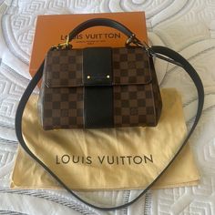 Year : 2018 Size Length 9 “ Height 6.5” Width 3.5” Drop 22.5” Lv Damier Ebene, Lv Damier, Bond Street, Damier Ebene, Louis Vuitton Bags, Louis Vuitton Bag, Black Color, Black And Brown, Bag Lady