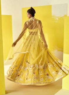 Pleated Set, Cancan Lehenga, Lehenga And Blouse, Yellow Wedding Dress, Indian Wedding Dresses, Ridhi Mehra, Modern Gown, Organza Lehenga, Yellow Lehenga