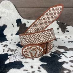 This is beautiful 2 inch wide embroidered western cowboy leather belt. When ordering a belt we recommend one size bigger then your waist size.  Cinto bordado con hilo de 2 pulgadas de ancho. Cuando ordene un cinto es recomendable ordenar un size mas grande que su cintura. Bull Rodeo, Tan Belt, Wichita Ks, Suspender Belt, Western Cowboy, Suspenders, Waist Size, Rodeo, Leather Belt