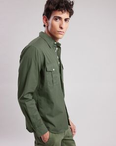 The PATROL is a men's shirt with two chest pockets and visible buttoning. Regular-fit. Green Soft, Twill Shirt, Military Green, Summer Collection, Kids Accessories, Casual Style, Casual Shirts, Mens Shirts, Fast Delivery