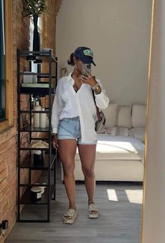 Summer Casual Evening Outfits, Friend Dinner Date Outfit, Summer Button Up Outfit, California Brunch Outfit, Cute Sushi Date Outfit, Orlando Nightlife Outfit, Rainy Summer Outfit Casual, Hamptons Weekend Outfits, Cute And Casual Outfits Black Women