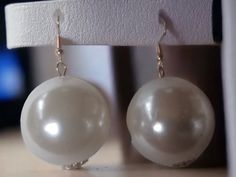 These are so cute  unique blingy and classy  Vintage chunky Oversized faux pearl designer style  These  are extra large but very lightweight  They are very light on the ear  Great bling for any occasion  For pierced ears Chic Pearl Drop Clip-on Earrings For Party, Trendy Pearl Earrings For Party, Pearl Clip-on Earrings For Party, White Costume, White Costumes, Classy Vintage, Pearl Dangle Earrings, Costume Earrings, Pearl Earrings Dangle