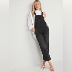 Fits: Relaxed On Top, Super-Relaxed Slouchy Fit From Hip To Ankle. Hits: At The Ankle For Plenty Of Footwear-Flaunting Options. The Feel: No-Stretch For That Vintage Fit. The Deal: Ultra-Chill Dad Jean Overalls With A Utility Twist? Work It! #410027 95% Cotton, 5% Recycled Cotton Machine Wash Cold Inside Out With Dark Colors Only--Never-Fade Technology Activated! Tumble Dry Low--Maintains That Fit And Feel You Love. Imported. Do Your Part: Made With 5% Recycled Cotton. Less Waste In The World Bu Hairdresser Outfit Work, Old Navy Overalls, Black Workwear, Overalls Black, Maternity Overalls, Black Overalls, White Denim Jeans, Jean Overalls, Overalls Women