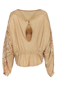 Grab this soft cotton top from Free People for some dreamy boho style. Made to be worn with flared jeans or your favorite denim shorts, this is the perfect piece to pair with booties for a fun free footloose look! Size XS Shell: 51% Cotton, 39% Lyocell, 10% Linen Trim: 100% Cotton Cropped silhouette Round neckline Long sleeve Key hole back Quilted fabric trim Elastic waistline Bust 40" Waist 38" Shoulder to hem 19" Sleeve length 21" Bohemian Cotton V-neck Top, Beige V-neck Top For Festival, Flowy Casual Tops With Boho Print, Flowy Long Sleeve Tops With A Free-spirited Style, Casual Flowy Tops With Boho Print, Flowy Boho Print Casual Tops, Flowy Cotton Hippie Top, Spring Festival Beige Peasant Top, Casual Fall Festival Peasant Top