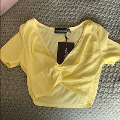 Yellow Pretty Little Thing Cropped Tee With Twisted Front. Size 4. Nwt Spring Night Out Short Sleeve Shirt, Spring Short Sleeve Shirt For Night Out, Crop Top T-shirt For Night Out In Spring, Spring Crop Top T-shirt For Night Out, Yellow Cotton Top For Party, Yellow Cotton Party Top, Trendy Yellow Tops For Night Out, Yellow V-neck Top For Night Out, Lemon Color