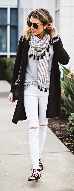 BLACK AND WHITE - Black Cashmere Cardigan with Distressed White Denim, Tassel Scarf and Black Lace-up Sandals / Hello Fashion #NaaiAntwerp Black Cashmere Cardigan, How To Wear White Jeans, Hello Fashion, Jeans Outfits, Looks Street Style, Looks Black