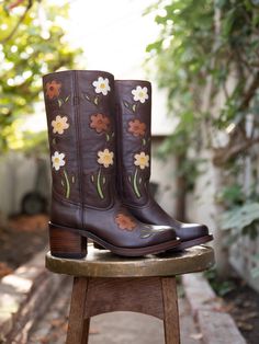 We offer FREE SHIPPING on our website Www.Dandelie.com Follow us on instagram: @dandeliethelabel or find the full collection at our website www.dandelie.com 🌼✨ These flower boots in brown are handcrafted in Spain. Our boots are made of the finest leather, and over time will adjust and mold to fit your feet perfectly. Our boots compliment any style, whether you're a 70s vintage babe, a Bohemian soul, a Western cowgirl, or just looking to spice up your style! These boots are a statement, investment piece that will elevate any outfit. Product Details: - Hand-polished Spanish full-grain leather exterior and leather lined interior - Cork-filled footbed forms to foot with wear - Traditional lemonwood pegged soles - Leather outsole with stacked leather heel - Shock-absorbing rubber heel cap - Pu Flower Embroidered Boots, Dan Post Flower Child Boots, Western Cowgirls, Heel Caps, Cow Girl, Cowboy Western