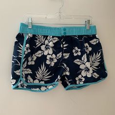 Please Refer To Measurements For Sizing. Velcro Closure. Nwot Blue Tropical Shorts For Beach Season, Blue Beach Shorts For Beach Season, Blue Hawaiian Shorts For Vacation, Blue Tropical Short Swimwear, Blue Hawaiian Vacation Shorts, Casual White Swim Trunks For Beach Party, Blue Hawaiian Shorts For Beach Season, White Beachy Swim Trunks For Vacation, White Shorts For Beach Party Vacation