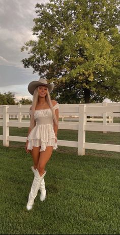 Traje Cowgirl, Country Concert Outfits, Cowgirl Style Outfits, Fest Outfits, Country Style Outfits, Western Wear Outfits, Cute Country Outfits, Mode Zara, Looks Country