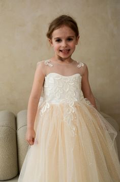 PERFECT FLOWER GIRL DRESS✨ Make order today and SAVE 15%🎁delivery 3-4 days only! Beautiful Baby Flower girl dress with 3D lace embroidery and amazing puffy skirt! Process time: 1-2 working days Delivery time: 2-4 working days  Also offer express overnight delivery https://www.etsy.com/listing/1298332912/express-delivery?click_key=eb8207bd8376c2fa762384c4d5701f79c6bcbc77%3A1298332912&click_sum=63123b47&ga_search_query=express&ref=shop_items_search_1&frs=1 *Train is detachable & all dresses have bow* Age 1.5 Height 86cm/34in Chest 51cm/20in Waist 51cm/20in Hips 51cm/20in Age 2 Height 92cm/36.3in Chest 53cm/21in Waist 52cm/20.5in Hips 54cm/21.3in Age 3 Height 98cm/38.6in Chest 55cm/21.7in Waist 53cm/ 21in Hips 57cm/22.5in Age 4 Height 104cm/41in Chest 57cm/22.5in Waist 54cm/21.3in Hips 60cm/ Princess Dress With Lace Bodice And Tulle For Dress-up, White Sleeveless Princess Dress With Tulle Skirt, Princess Style Sleeveless First Communion Dress With Lace Bodice, Pageant Organza Dress With Floral Applique, Sleeveless Tulle First Communion Dress, Floral Applique Sleeveless Tulle Ball Gown, Sleeveless Tulle Ball Gown With Floral Applique, Tulle Tutu Dress With Lace Bodice For First Communion, Tulle Princess Dress With Floral Applique For First Communion