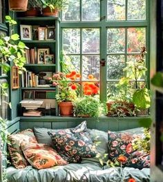 Earthy Home Decor, Art Studio Room, House Plants Decor, Aesthetic Rooms, Cozy Decor, Vintage Life, Cozy Nook