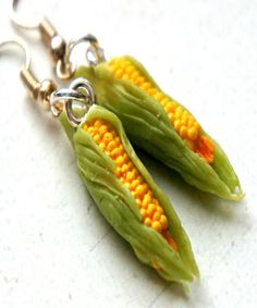 These earrings feature a pair of handmade corn charms made from polymer clay. Each measures about 2.5 cm in length and is attached to a silver tone, nickel free dangle earrings. Iced Matcha Green Tea, Food Rings, Tea Ring, Miniature Food Jewelry, Food Earrings, Food Jewelry, Matcha Green Tea, Miniature Food, Corn