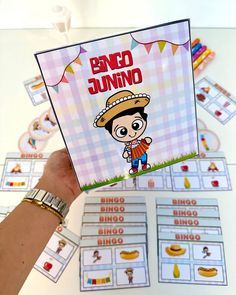 🌽Arquivo Bingo Junino com 28 cartelas diferentes com imagens relacionadas ao tema. O arquivo vai em PDF pronto para impressão, e também acompanha caixinha para guardar as fichas. Objetivos da Proposta: ✨Desenvolvimento da Atenção ✨Reconhecimento de Figuras e Símbolos ✨Aprendizado Lúdico ✨Interação Social ✨Conhecimento Cultural ✨Desenvolvimento Cognitivo ✨Vocabulário e Linguagem ✨Trabalho em Grupo 💰Valor: R$9,99