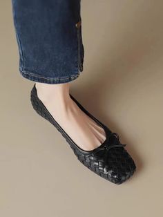 Designer Weave Loafers: Stylish 2023 Summer Flats for Women – 4Colordress Elegant Heels, Summer Flats, Latest Shoe Trends, Boot Jewelry, Casual Flats, Trendy Sneakers, Women's Wardrobe, Handbag Shoes, Loafers For Women