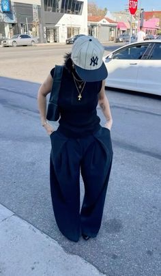 Fashion Creatives, Girls Streetwear, Cap Outfit, Mode Zara, Foto Ideas Instagram, Outfits With Hats, Streetwear Women, Fit Inspo, Lookbook Outfits