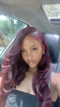 Messy Blowout Hairstyles, Fall Hairstyle Black Women, Red Hair With Highlights Black Women, Burgundy Hair Hairstyles, Red Highlights In Brown Hair Black Women, Burgundy Side Part Quick Weave, Bangs Burgundy Hair, Black Girls Hairstyles Color, Color Hair On Brown Skin Women