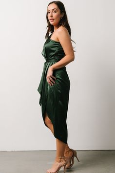 A dress fit for a modern goddess Dark green color Fit runs small We recommend sizing up if in between sizes Satin-like material with no stretch One shoulder style on right side Gathering detail at bust and waist Tulip style midi skirt Removable sash at waist Hidden zipper on left side Partial bodice and slip lining Self: 95% Polyester, 5% Spandex Lining: 100% Polyester Makayla is 5'7, cup size 34C, size 4 and wearing size S Dark Green Satin Dress, 34c Size, Modern Goddess, Style Midi Skirt, Green Satin Dress, One Shoulder Midi Dress, Green Satin, Satin Dress, Cup Size