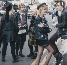 Punk 1970s, 80s Punk Fashion, Stile Punk Rock, Punk Hat, Punks 70s, 1970s Punk, 70s Mode, Punk Subculture, Punk 90s