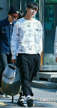 Korean Fashion Kpop, V Cute, Korean Boys, Korean Men, Korean Street Fashion, Asian Style, Sporty Look