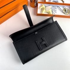 Jige elan 29cm clutch, 89 black original swift calfskin, sheepskin lining Designer Black Clutch In Rectangular Case, Hermes Clutch Bag, Hermes Kelly Clutch, Hermes Jige, Hermes Jige Clutch, Hermes Clutch, Lv Purse, Lv Shoes, Lv Belt