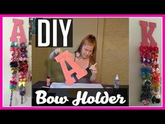 a woman sitting in front of a sign that says diy with the words bow holder