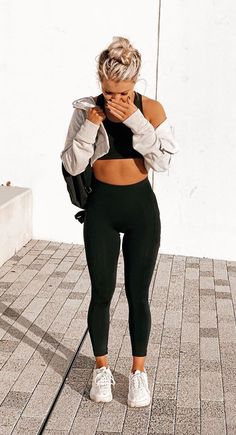 Casual Sporty Outfits, Outfits Sporty, Fall Fashion Skirts, Musa Fitness, Cute Workout Outfits, Cute Gym Outfits, Maxi Cardigan, Legging Outfits, Workout Attire