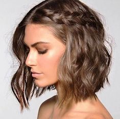 penteado-de-casamento-curto-madrinha-03 Long Bobs, Boho Wedding Hair, Fishtail Braid, Short Braids, Penteado Cabelo Curto, Bridal Hair Pins, Short Hairstyle, Prom Hairstyles, Braids For Short Hair