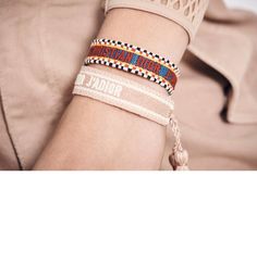 Dior 2019, Accessories Dior, Beauty Dior, Bracelets Fashion, Friendship Bracelets Diy, Dior Fashion, Arm Party