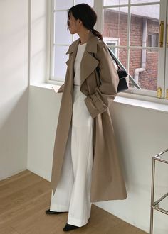 Abril Trench - Sand Coat 3.another ليلي كولينز, Shoulder Epaulettes, Trench Coat Outfit, Trench Coat Style, Frankie Shop, Long Trench Coat, Color Sand, Peak Lapel, Coat Outfits