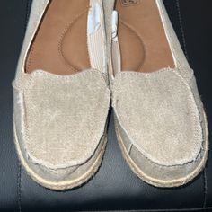 Levi Strauss Signature Womens Flats Loafers Canvas Beige/Tan Slip On. Size 10. New Without Tag. Beige Casual Loafers For Work, Casual Loafers With Cushioned Footbed And Almond Toe, Casual Beige Flats For Work, Beige Casual Loafers With Cushioned Footbed, Casual Beige Loafers With Cushioned Footbed, Casual Almond Toe Flats With Cushioned Footbed, Everyday Casual Slip-on Flats, Comfortable Casual Flats For Workwear, Casual Everyday Summer Loafers