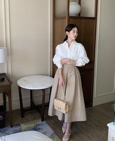 Floral Classy Outfits, Chic Office Fashion, Iu Office Outfit, Office Attire Skirt, Modest Summer Work Outfits, Asian Work Outfit, Formal Skirt Outfit Classy, Asian Minimalist Fashion, Classic Aesthetic Outfits