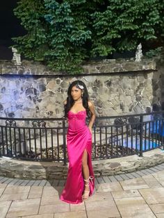 Fushia Makeup, Prom Makeup Pink, Black Girls Prom Dresses, Satin Sleeves, Prom Dress Mermaid, Chic Prom Dresses, Sparkly Prom Dresses, Pretty Quinceanera Dresses, Gorgeous Prom Dresses