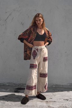 Hippie Fits, Looks Hippie, Patch Pants, Moda Hippie, Hippie Aesthetic, Earthy Outfits