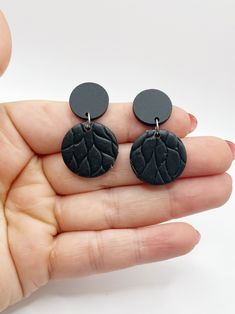 Fancy artisanal bohemian chic earrings with round black acrylic studs in lightweight matte black polymer paste, unique handmade Boho Chic Design, Chic Earrings, Earrings Inspiration, Black Acrylic, Black Acrylics, Black Earrings, Bohemian Chic, Diy Earrings, Artisan Jewelry