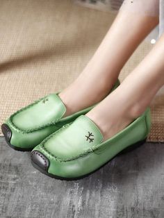 Upper Material: Cowhide/Calf Sole Material: Rubber Heels: Flat Toe: Round Toe Closure Type: Slip-On Gender: Female Lining Material: Pigskin Heel Height: 1cm Season: Summer Weight: 950 gram #greenshoes #leather #Gommino #flats Summer Loafers With Rubber Sole, Summer Loafers With Rubber Sole And Flat Bottom, Casual Green Leather Shoes With Almond Toe, Casual Green Flats With Flat Heel, Green Casual Leather Shoes For Spring, Casual Green Leather Shoes For Spring, Casual Green Flats With Rubber Sole, Spring Comfortable Flat Heel Leather Shoes, Comfortable Flat Heel Leather Shoes For Spring