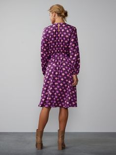 Chic Knee-length Floral Wrap Dress, Fitted V-neck Dress With Geometric Pattern, Party Dress With Geometric Pattern And V-neck, V-neck Party Dress With Geometric Pattern, Geometric Pattern V-neck Midi Dress, Chic Spring Dress With Geometric Pattern, Elegant Geometric Pattern Dress For Work, Elegant Geometric Pattern Workwear Dresses, Chic Geometric Pattern Party Dress