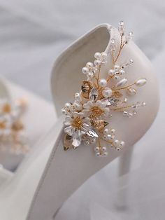 Sparkly Wedding Shoes, Bridal Shoe, Shoe Buckle, Pearl Shoes, Shiny Shoes, Sparkly Wedding, Flower Shoes, Rhinestone Shoes, Crystal Shoes