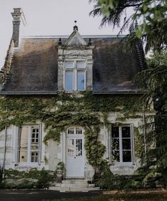 an old house with ivy growing all over it