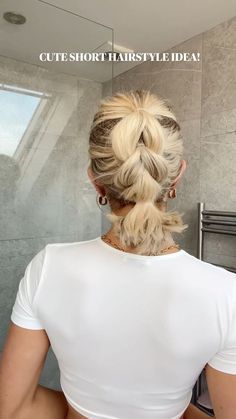 Enterlac Crochet, Short Hair Updo Tutorial, Hair Updos Tutorials, Short Hair Up, Hairstyles For, Easy Hair Updos, Hair Diy, Hairdos For Short Hair, Peinados Fáciles Para Cabello Corto